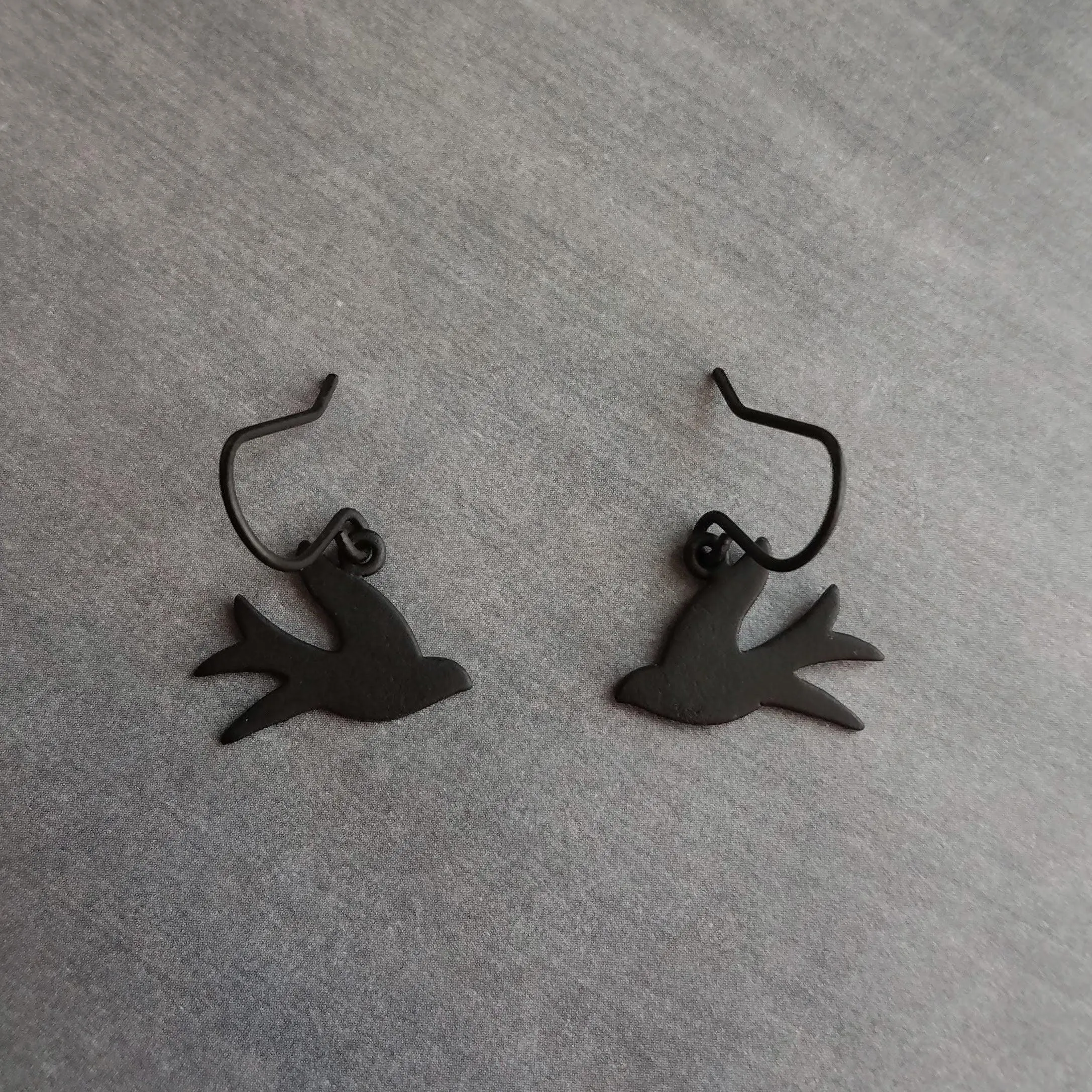 Black Bird Earrings, matte black earring, little bird earring, small bird earring, sparrow earring, flying bird earring, facing each other